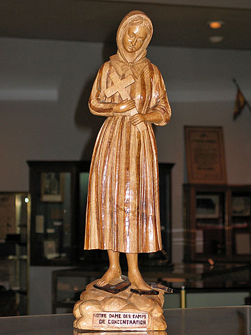 Statue : Notre-Dame des camps de concentration, 1er étage Musée du Souvenir