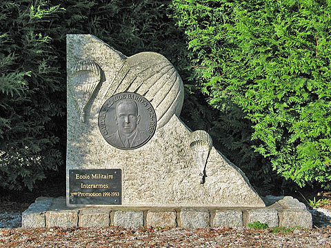 Stèle : Capitaine Barrès mise en place par la promotion éponyme en 1993