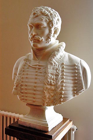 Buste en marbre du général LASALLE, situé dans la salle d’honneur