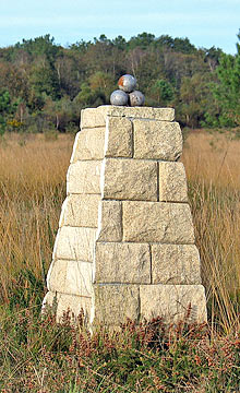 Stèle Les Boules, en pierre reconstituée