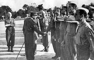 Le maréchal de Lattre en inspection à Coëtquidan le 19 juillet 1946