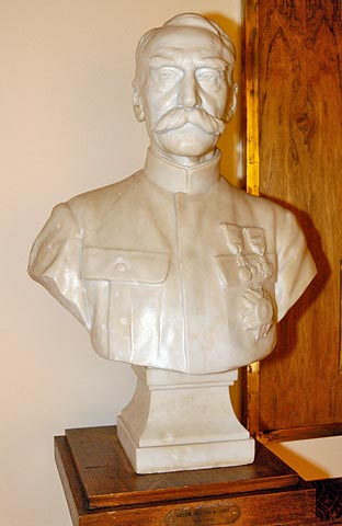 Buste du maréchal Galliéni, dans la salle d’honneur