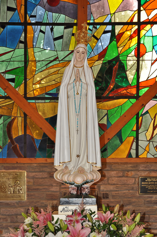 Vierge de Fatima, dans et devant l’oratoire