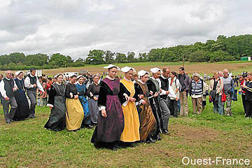 Groupe folklorique en 2007, archives Ouest-France