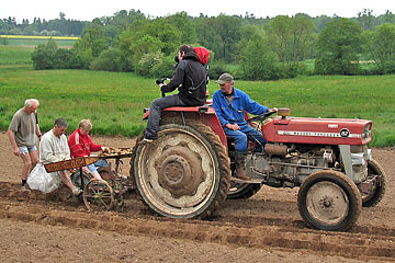 Sylvain Bresson au tournage sur le tracteur
